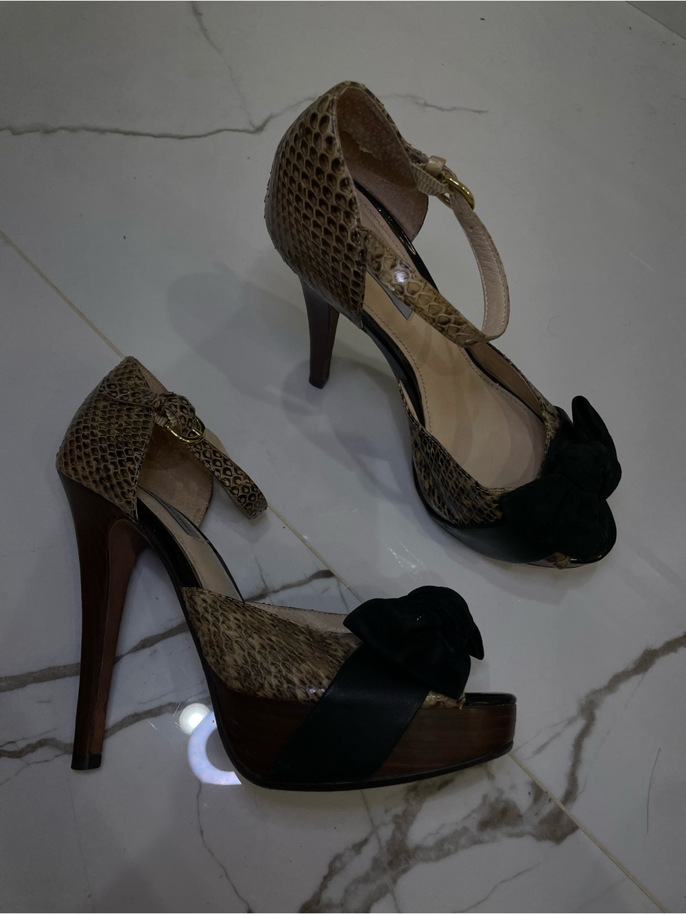 Classiques Entier Tan Snake-Print Platform Heels with Black Bow - Picture 6 of 6